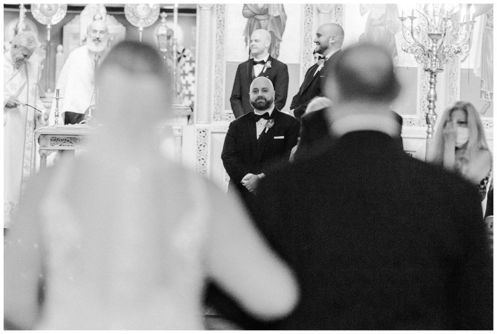 This image has an empty alt attribute; its file name is Reading-Pennsylvania-greek-orthodox-summer-wedding-lehigh-valley-wedding-and-lifestyle-photographers-lytle-photography-company_0067-1024x688.jpg