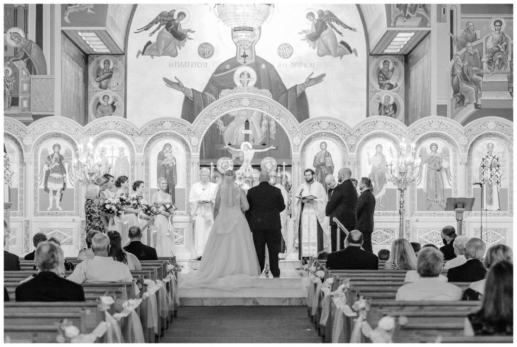 This image has an empty alt attribute; its file name is Reading-Pennsylvania-greek-orthodox-summer-wedding-lehigh-valley-wedding-and-lifestyle-photographers-lytle-photography-company_0072-1024x688.jpg